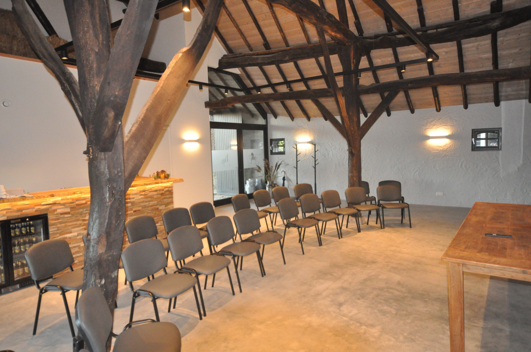 Vergaderruimte met theateropstelling